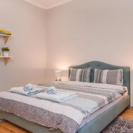 Spacious Vintage 2br, 2bath By Flat Mаnager Apartamento *