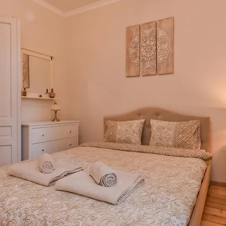 Apartment Spacious Vintage 2br, 2bath By Flat Mаnager