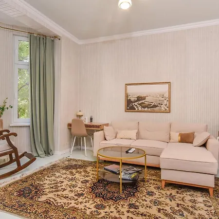 Apartment Spacious Vintage 2br, 2bath By Flat Mаnager *