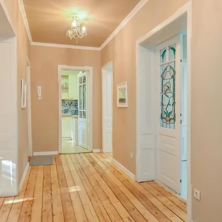 Spacious Vintage 2br, 2bath By Flat Mаnager Apartment *