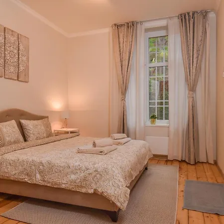 Spacious Vintage 2br, 2bath By Flat Mаnager Apartment Sofia