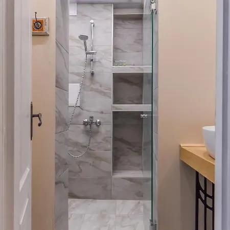 Spacious Vintage 2br, 2bath By Flat Mаnager *