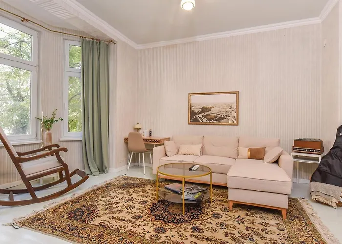 Apartment Spacious Vintage 2br, 2bath By Flat Mаnager *