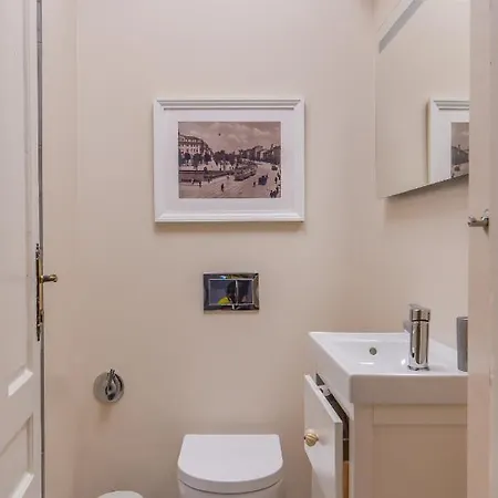 Spacious Vintage 2br, 2bath By Flat Mаnager * 소피아